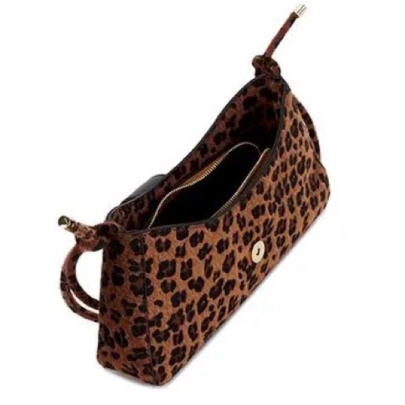 8 OTHER REASONS Faux Pony Hair Cheetah  Baguette Shoulder Bag - Picture 4 of 5